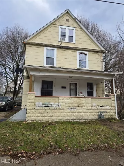 38 Royal Pl, Akron, OH 44310
