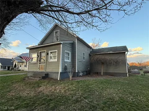 321 N Walnut St, Gnadenhutten, OH 44629