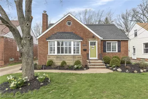 21364 Cromwell Ave, Fairview Park, OH 44126