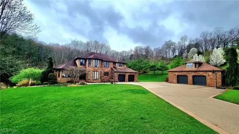104 Oakview Ln, Marietta, OH 45750