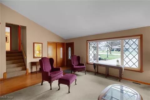 1700 S Circle View Dr, Seven Hills, OH 44131 photo 3