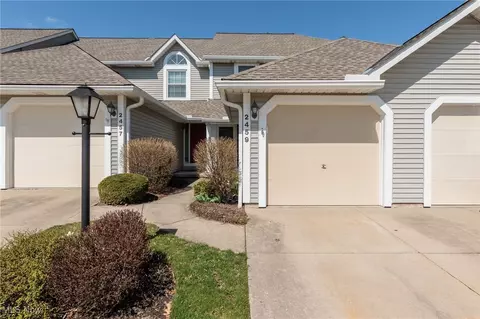 2459 Wrens Dr S, Stow, OH 44224