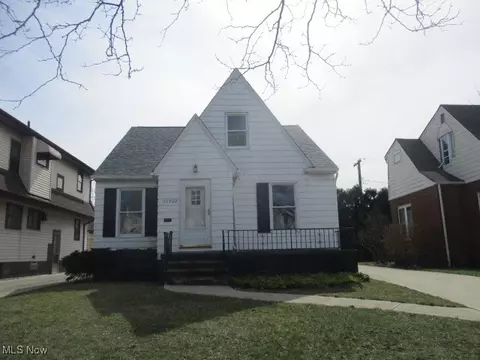 17922 E Park Dr, Cleveland, OH 44119