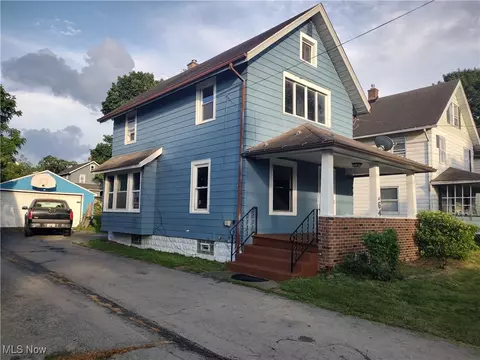 64 Walnut St, Struthers, OH 44471 photo 3