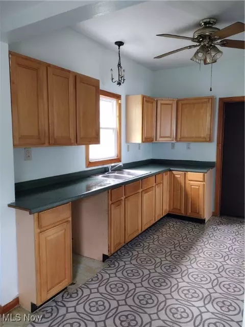 64 Walnut St, Struthers, OH 44471 photo 17