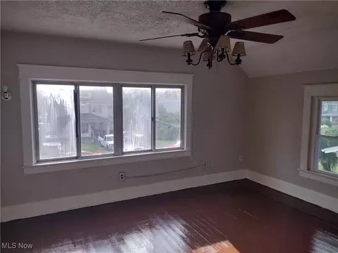 64 Walnut St, Struthers, OH 44471 photo 7
