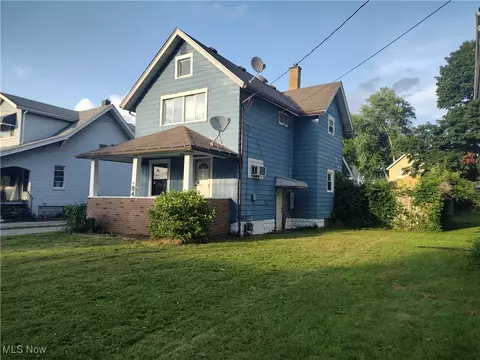64 Walnut St, Struthers, OH 44471 photo 2