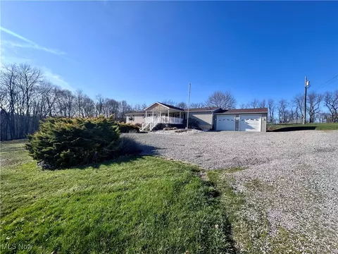 93 Canfield Dr, New Cumberland, WV 26047
