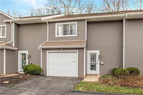 1754 Walnut Ln, Rocky River, OH 44116