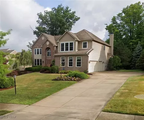 9236 W Hampton Dr, North Royalton, OH 44133