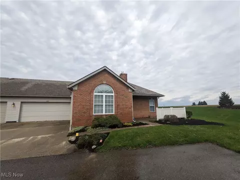 4365 Hunters Chase Ln, Wooster, OH 44691