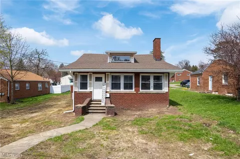 2511 Tuscarawas St E, Canton, OH 44707