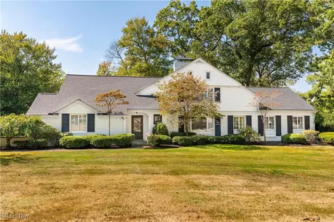 833 S Prospect Ave, Hartville, OH 44632