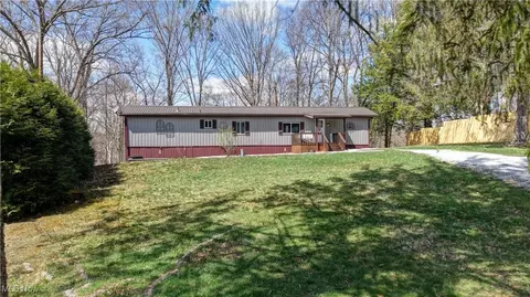 78542 Bose Rd, Freeport, OH 43973