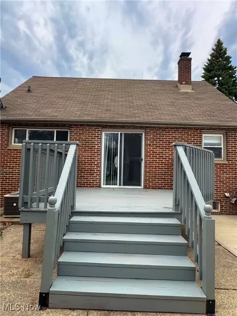 719 E 232nd St, Euclid, OH 44123 photo 9