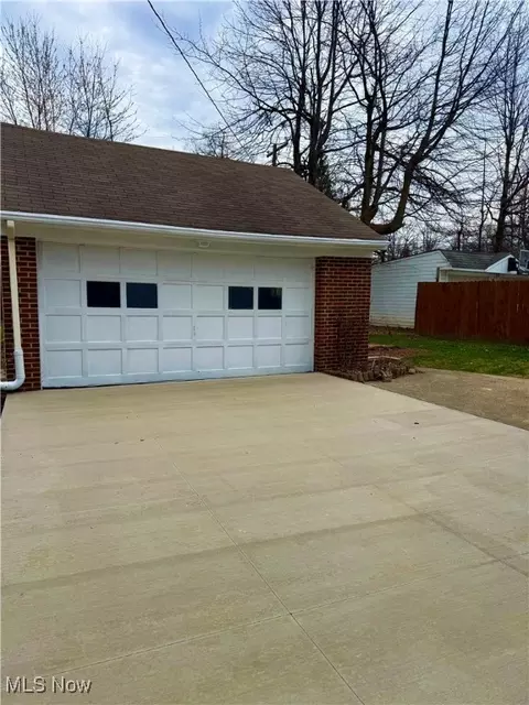 719 E 232nd St, Euclid, OH 44123 photo 3