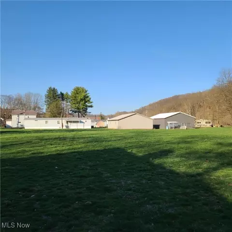 32 Poplar St, Dillonvale, OH 43917