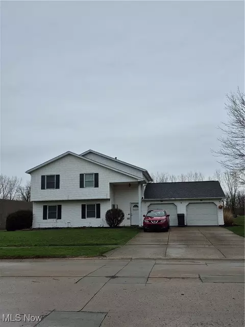 126 Antioch Dr, Elyria, OH 44035