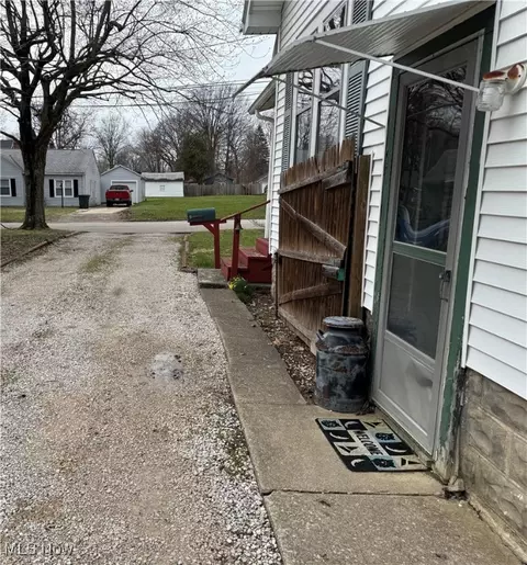 1420 Michigan Ave, Ashtabula, OH 44004 photo 17