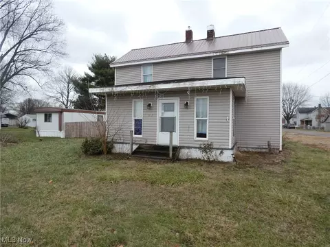 212 State St, Conesville, OH 43811