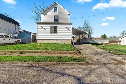 2424 Wilcox St, Youngstown, OH 44509