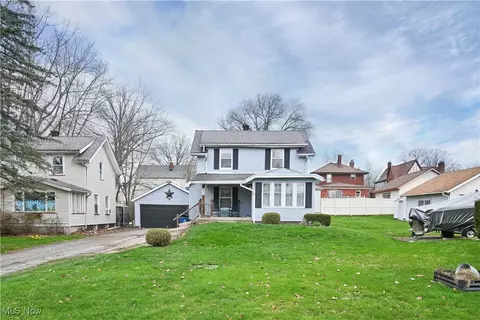 442 E Kline St, Girard, OH 44420