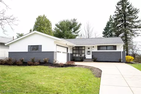 20604 Alameda Pkwy, Highland Hills, OH 44128