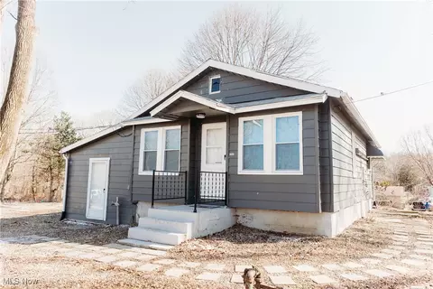 2935 Hayne Rd, Akron, OH 44312