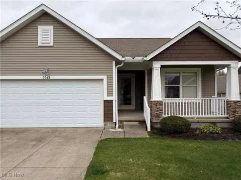 3049 Somerset Dr, Akron, OH 44312