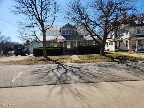206 4th St, Beverly, OH 45715