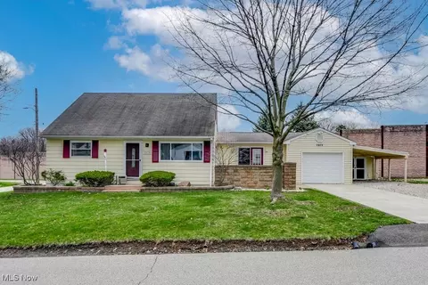 2975 Charles St, Cuyahoga Falls, OH 44221