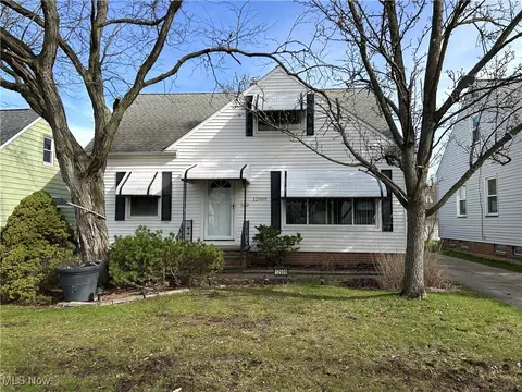 12909 Oak St, Garfield Heights, OH 44125