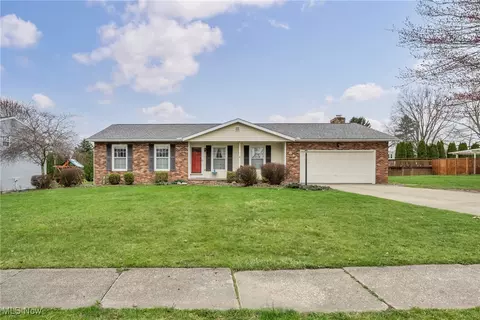 814 Penn Wood Dr, Tallmadge, OH 44278