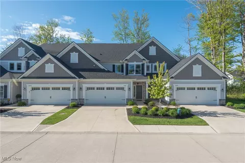 32021 Tuscan Ln #15, Avon Lake, OH 44012