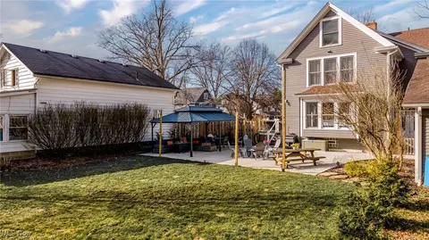 129 Walnut St, Chagrin Falls, OH 44022 photo 3