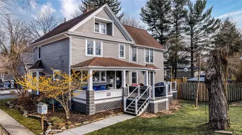 129 Walnut St, Chagrin Falls, OH 44022