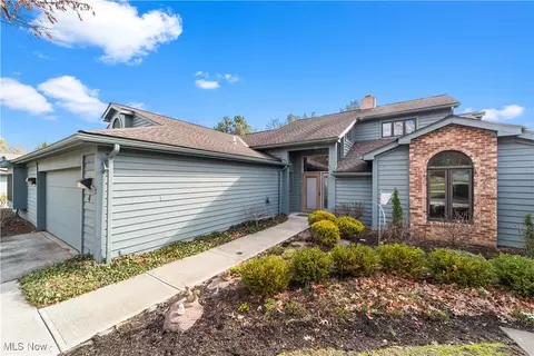 4 Stratford Ct, Beachwood, OH 44122