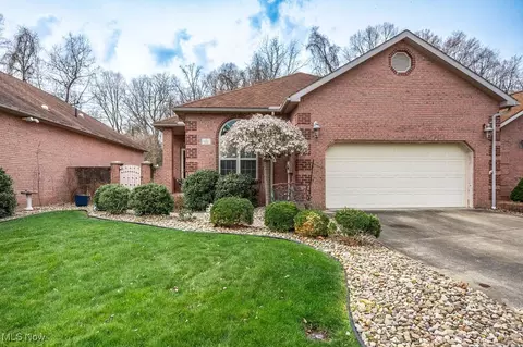 12 Hamlet Close, Parkersburg, WV 26104