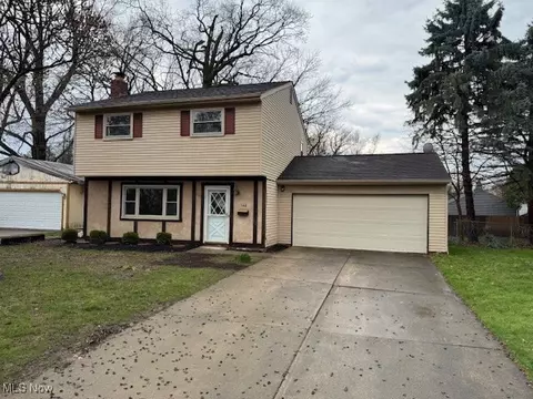 148 Paxton Rd, Eastlake, OH 44095
