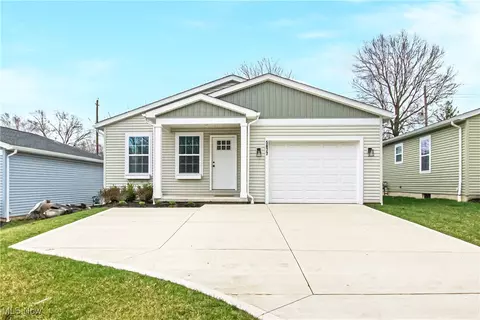 5877 Stumph Rd, Parma Heights, OH 44130