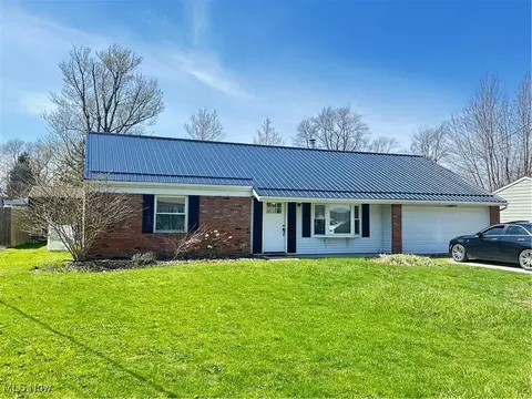 1166 Cloverleigh Dr, Madison, OH 44057