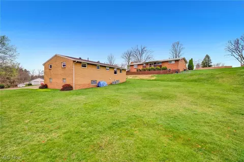 Exterior - 420 Manor Ave NW, Canton, OH 44708 photo 3 of 4