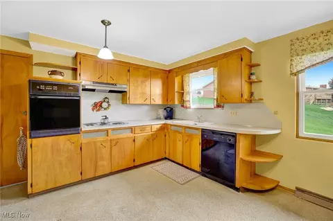 Kitchen - 420 Manor Ave NW, Canton, OH 44708 photo 2 of 4