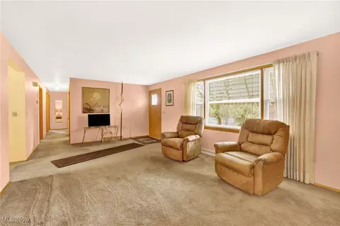 Living - 420 Manor Ave NW, Canton, OH 44708 photo 3 of 4