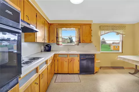Kitchen - 420 Manor Ave NW, Canton, OH 44708 photo 4 of 4