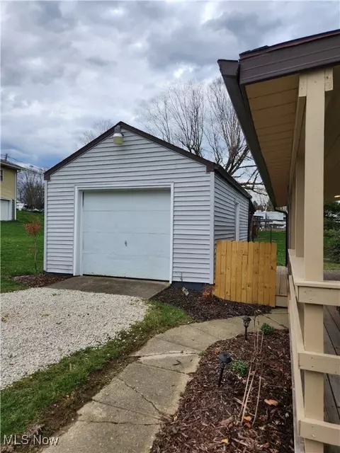 6008 Fairdale Dr, Cambridge, OH 43725 photo 13