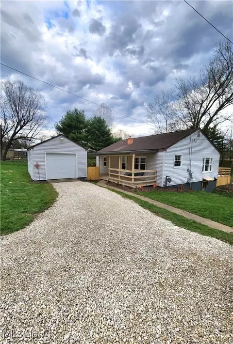 6008 Fairdale Dr, Cambridge, OH 43725 photo 3