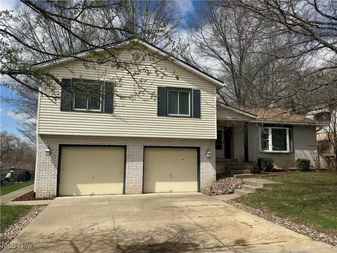 5515 Veldon Cir NE, Canton, OH 44721