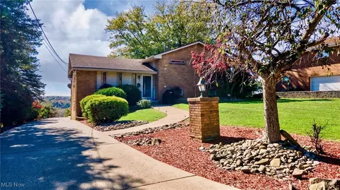 1006 Eastview Dr, Weirton, WV 26062