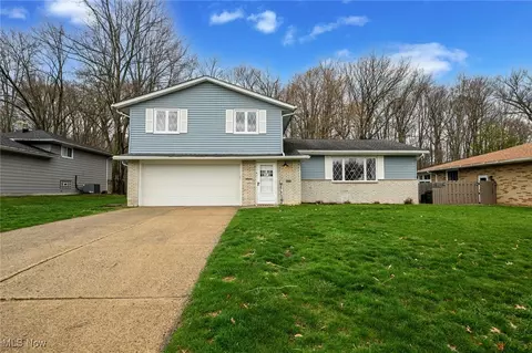 14881 Indian Creek Dr, Middleburg Heights, OH 44130